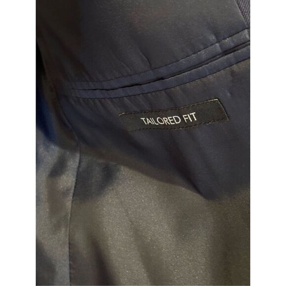 Jos A. Banks Men’s 2 Piece Suit, size 39 - Picture 6 of 16